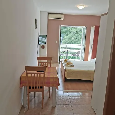 Vita Apartments * Zrnovo